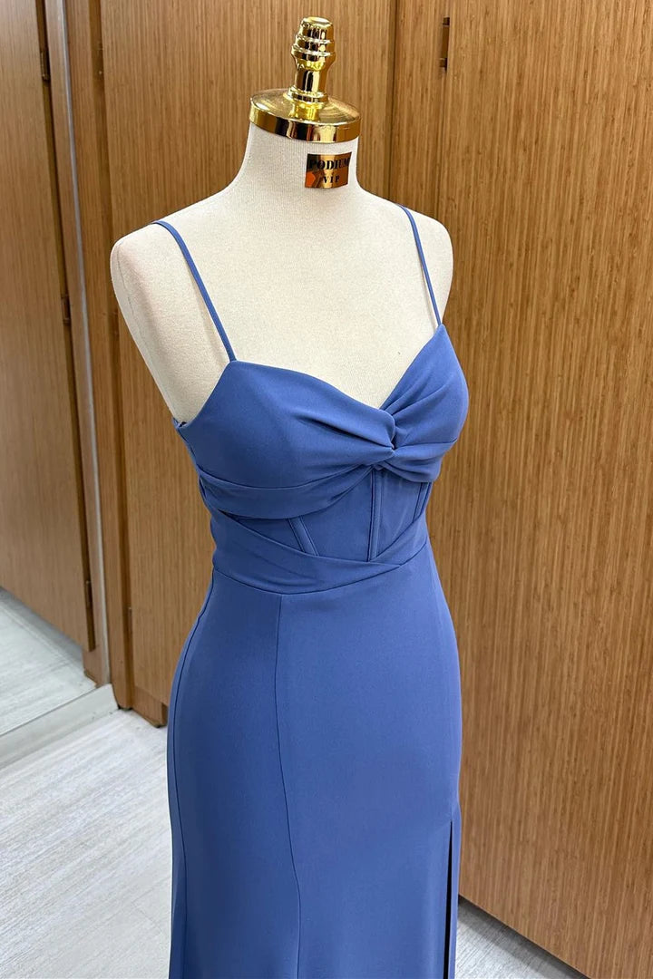 Vestido de fiesta con tirantes finos y parte delantera torcida